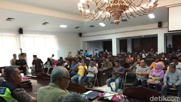 Pedagang ayam Salatiga minta harga daging ayam turun