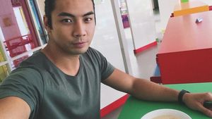 Gaya Makan Keren Yoshi Sudarso, Aktor Power Rangers Hollywood dari Indonesia