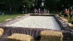 Foto Gulat Unik Dalam Kolam Mashed Potato