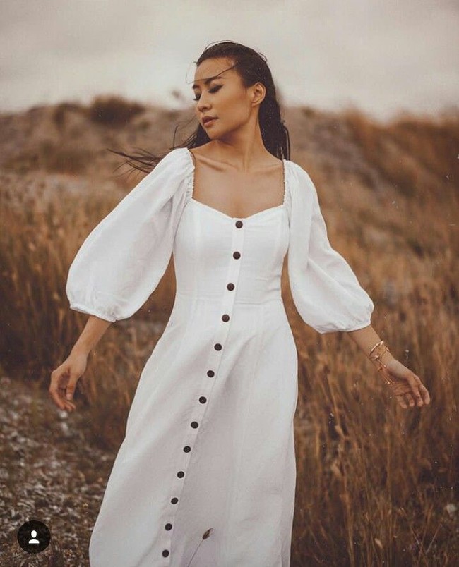 Semakin hari semakin bertambah followersnya hingga Savina menjadi influencer. Ia dipercaya mempromosikan brand-brand fashion high-end seperti Chanel dan Louis Vuitton. Foto: Dok. Instagram/Savina Chai