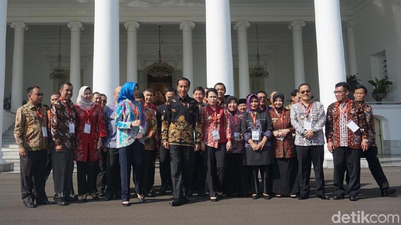 Jokowi Minta Wali Kota Siapkan SDM Hadapi Revolusi Industri 4.0 Jokowi Minta Wali Kota Siapkan SDM Hadapi Revolusi Industri 4.0