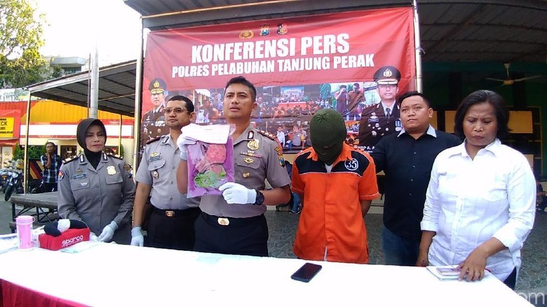Sembunyi di Kolong, Pria Ini Diamankan Tepergok Cabuli Pacarnya Sembunyi di Kolong, Pria Ini Diamankan Tepergok Cabuli Pacarnya
