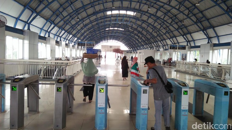Ada Munajat 212, Layanan KRL di Juanda dan Gondangdia Ditambah Ada Munajat 212, Layanan KRL di Juanda dan Gondangdia Ditambah