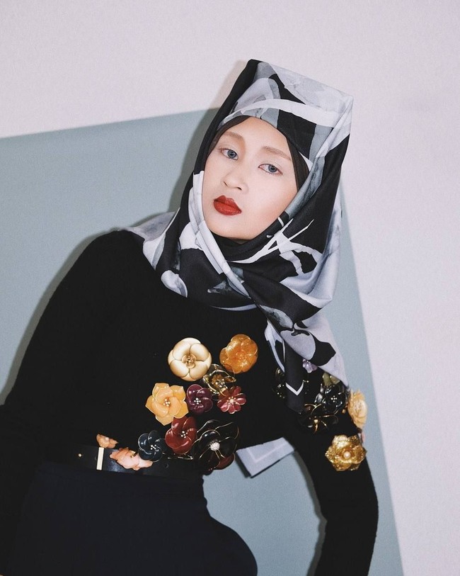 Orang tuanya berdarah asli Indonesia. Wajah Aufa pun sangat melayu. Tapi, ia memiliki selera gaya yang unik. Ia mencoba memadukan gaya Jepang yang minimalis dengan gaya hijab di Indonesia. Foto: Dok. Instagram/Aufa Rahmalia