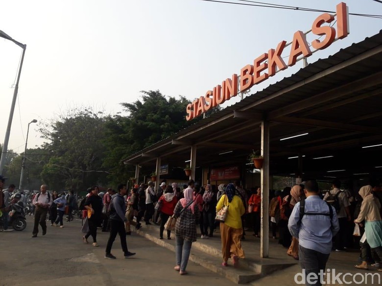 Sempat Buka 12 Loket, Antrean di Stasiun Bekasi Sudah Normal Sempat Buka 12 Loket, Antrean di Stasiun Bekasi Sudah Normal