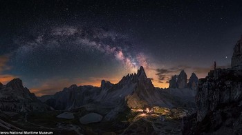 Guardian of Tre Cime karya fotografer Carlos F. Turienzo asal Spanyol. Hadiah yang diberikan pun menarik, nantinya untuk jawara umum berhak mendapatkan hadiah uang tunai 10 ribu poundsterling atau sekitar 190 juta rupiah. (Foto: National Maritime Museum)
