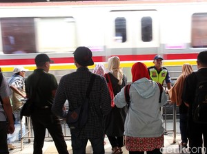 Pohon Tumbang di Sejumlah Jalur KRL