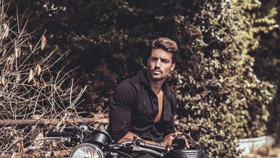 Liburannya Hot Daddy, Mariano Di Vaio