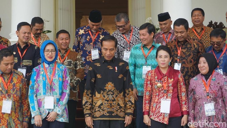 Jokowi dan Menlu Malaysia Bahas Perbatasan dan Perlindungan WNI Jokowi dan Menlu Malaysia Bahas Perbatasan dan Perlindungan WNI