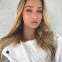 Model dan perawat bukan profesi yang erat kaitannya. Namun wanita cantik ini berencana menjalani kedua pekerjaan dengan tugas yang bertolak belakang. Kisahnya dalam mencoba melakoni dua profesi itu pun cukup inspiratif. Foto: Instagram @brooklynkellyy