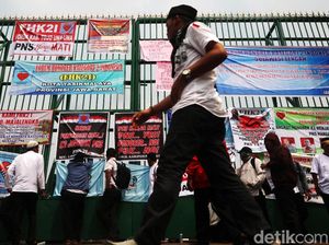 Gedean Mana, Gaji Honorer Atau Outsourcing?
