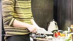 Lihat Serunya si Ganteng Go Kyung Pyo, Pemain Reply 1988 Saat Makan dan Masak