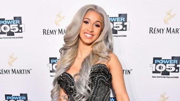 Gaya Cardi B, Penyanyi yang Suka Pamer Bokong Palsu Ilegalnya