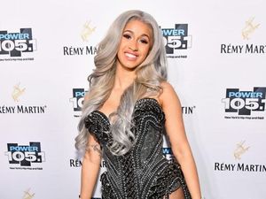 Gaya Cardi B, Penyanyi yang Suka Pamer Bokong Palsu Ilegalnya