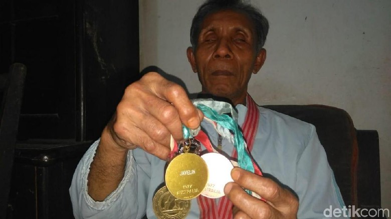 Mantan Atlet, Soeharto Si Suami Tunanetra Pernah Juara Dunia Mantan Atlet, Soeharto Si Suami Tunanetra Pernah Juara Dunia