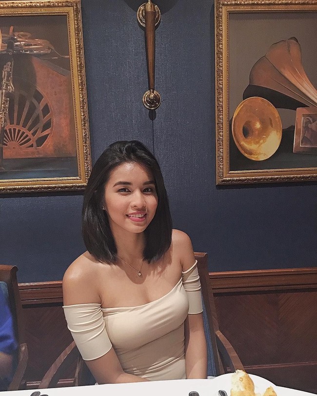 Aleksis saat remaja memiliki kulit hitam, namun kini kulitnya menjadi putih mulus dan parasnya menjelma menjadi gadis cantik. Dia pun populer di Instagram. Foto: Instagram