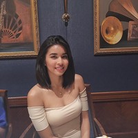 Aleksis saat remaja memiliki kulit hitam, namun kini kulitnya menjadi putih mulus dan parasnya menjelma menjadi gadis cantik. Dia pun populer di Instagram. Foto: Instagram