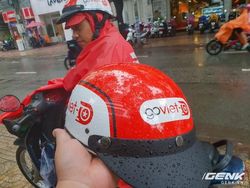 Aksi Perdana Driver Go-Jek Angkut Penumpang di Vietnam