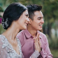 Eddy Betty tak hanya dikenal dengan karya kebaya namun gaun-gaun adibusana yang megah. Paula pun seringkali menjadi model Eddy, membawakan rancangannya di atas catwalk. Foto: Dok. Instagram/Paula Verhoeven