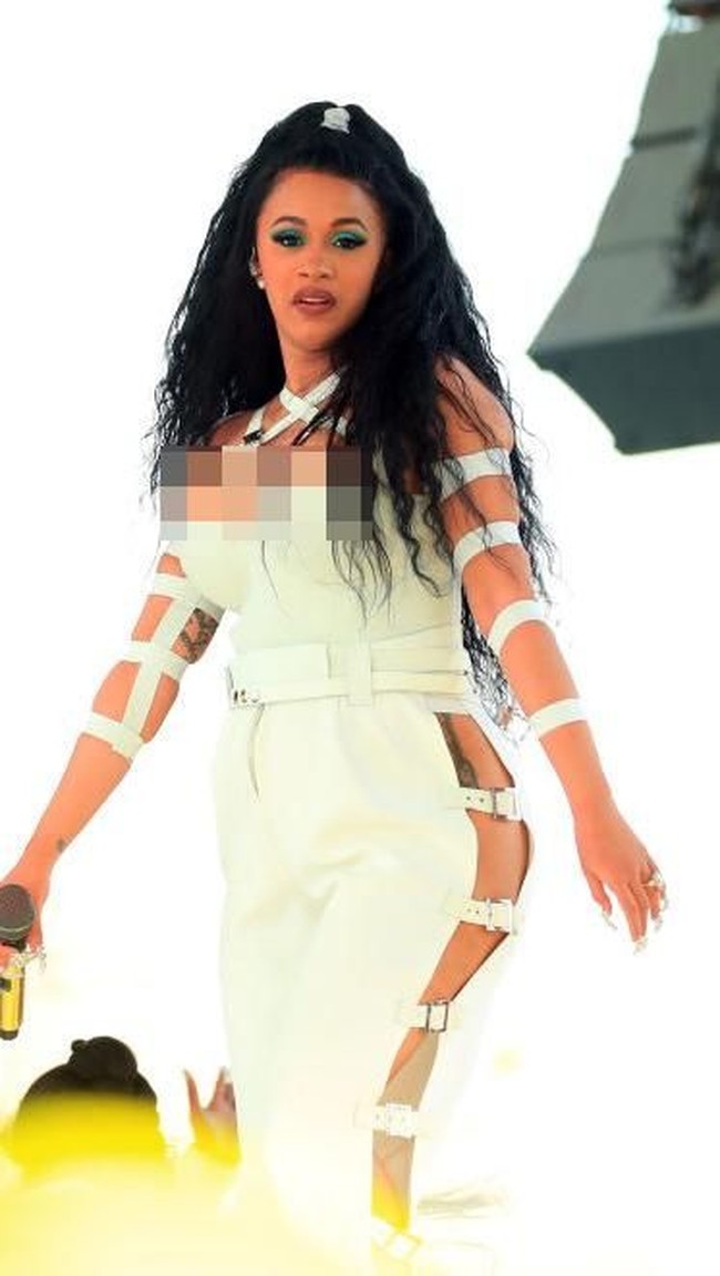 Menurut Dr. Wright mungkin sekarang tidak merasa efek buruknya, namun dalam waktu 10 hingga 15 tahun ke depan tubuh bisa menolak benda asing tersebut. Dia sudah sering menangani pasien yang harus melakukan operasi besar untuk membuang silikon.  Foto: Getty Images