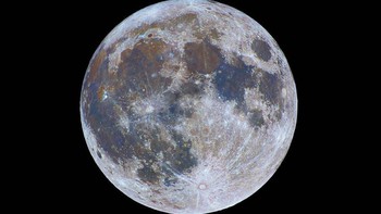 Colour-Full Moon karya fotografer Nicolas Lefaudeu asal Prancis. (Foto: National Maritime Museum)