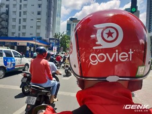 Aksi Nadiem Makarim Naik Go-Jek di Vietnam