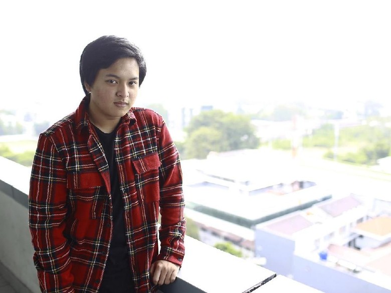 Arsy Widianto Meyakinkan dengan Planet Tempatku Sembunyi Arsy Widianto Meyakinkan dengan Planet Tempatku Sembunyi