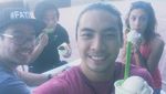 Gaya Makan Keren Yoshi Sudarso, Aktor Power Rangers Hollywood dari Indonesia