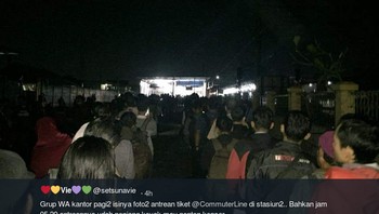 Proses pemeliharaan dan pembaruan sistem ticketing masih berlangsung. Pekerjaan upgrade dan pemeliharaan sistem tiket elektronik ini telah direncanakan dan berjalan sesuai jadwal untuk sebagian besar stasiun. Foto: Twitter @setsunavie