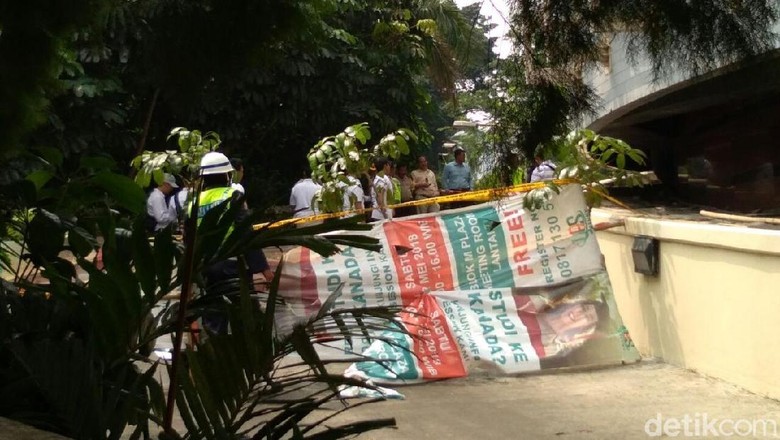 Pria Bunuh Diri di Blok M Plaza Loncat dari Parkiran Lantai 5 Pria Bunuh Diri di Blok M Plaza Loncat dari Parkiran Lantai 5