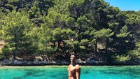 Selama liburannya, Mariano berenang, kayaking, hiking, berlayar dan bermain dengan buah hatinya. (marianodivaio/Instagram)