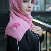 Memiliki paras cantik, ia pun kerap menjadi model hijab. Salah satunya adalah model brand hijab besutan Atta Halilintar bernama AHHA Hijab. Foto: Instagram/bae_biiiiiii