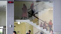 Dalam perkara ini, 18 anggota DPRD Kota Malang periode 2014-2019 ditetapkan sebagai tersangka oleh KPK. Mereka diduga menerima suap dari Wali Kota Malang nonaktif Moch Anton terkait pembahasan APBD-P 2015. 