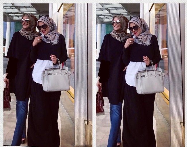 Berpose bersama rekan bisnisnya artis Marini Zumarnis, kedua wanita yang merilis brand kerudung bersama ini tampak kompak membawa tas Hermes. Inneke menenteng tas Hermes yang harganya lebih dari Rp 500 juta. Foto: Instagram