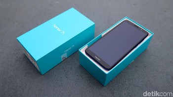 Smartphone Honor 7S tampah begitu pengguna membukanya. Foto: muhammad ridho