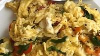 Paling cepat dan praktis. Tumis sayuran dengan sedikit mentega lalu masukkan telur kocok dan masak hingga beku. Enak dimakan hangat. Foto: Instagram @ahaxhistylist