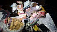 Ada juga uang dengan total Rp 102 juta.