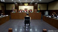 Agenda sidang kali ini mendengar pembacaan replik jaksa.