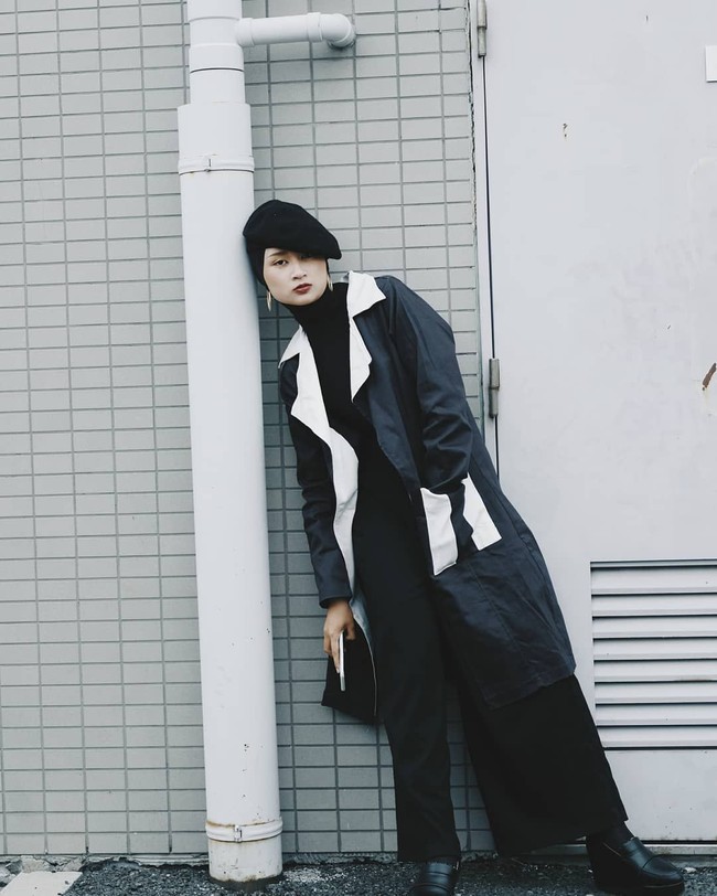 Aku ini pakai hijab Uniqlo Hanna Tajima. Aku juga beli di Indonesia. Di Jepang mungkin ada, tapi nggak nemu, tandas Aufa. Hijab instan Uniqlo by Hanna Tajima ini justru lebih populer di Indonesia dibanding Jepang. Foto: Dok. Instagram/Aufa Rahmalia