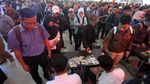 Kembali ke Tiket Kertas, Penumpang Menumpuk di Stasiun Bogor