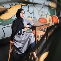 Kecantikan Nabilla ditambah hijab yang ia kenakan semakin mencuri hati netizen. Banyak yang menyebut Nabilla mirip boneka barbie. Foto: Instagram/bae_biiiiiii