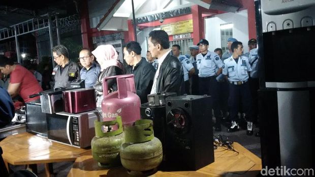 Uang hingga Kulkas Menyelinap di Sel Napi Lapas Sukamiskin