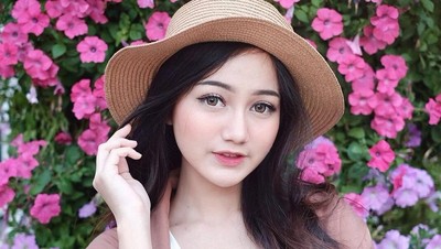 Si Imut Nanda Arsyinta, Beauty Vlogger Berwajah bak Barbie