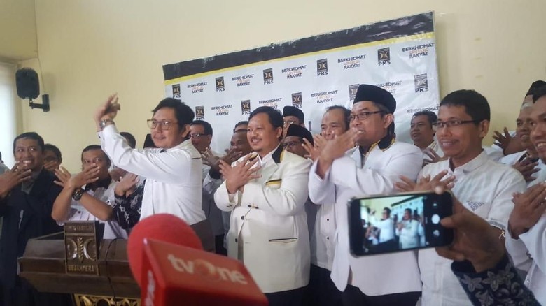 Nomor Urut 8 di Pemilu 2019, PKS Perkenalkan Gaya Burung Terbang Nomor Urut 8 di Pemilu 2019, PKS Perkenalkan Gaya Burung Terbang