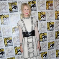 Ajang Comic-Con yang tengah berlangsung di San Diego, California, AS, rupanya tak dilewatkan oleh Nicole Kidman. Ia hadir dalam rangka mempromosikan film superhero terbarunya, Aquaman. Untuk momen istimewa tersebut, ia menebar pesona dalam balutan gaun putih Dior. (Foto: Dok. Dior)