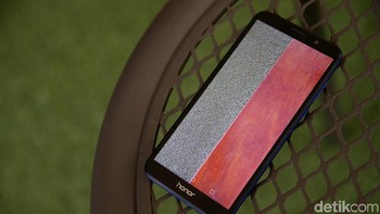 Urusan daya, Honor 7S didukung kapasitas baterai 3.020mAh yang mengadopsi manajemen baterai pintar sehingga lebih hemat daya. Foto: muhammad ridho