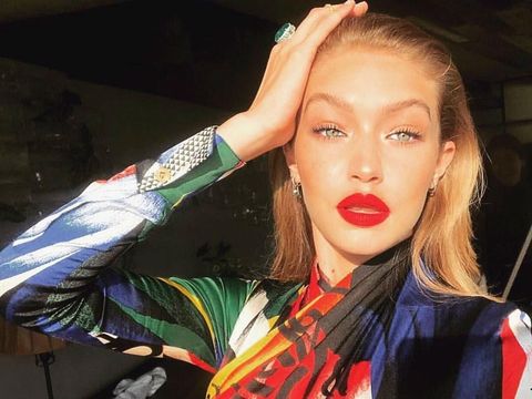 Tren Pose Selfie 'Sakit Kepala' Bikin Netizen Marah, Ini Sebabnya