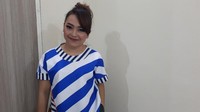 Setelah video itu heboh, banyak yang melirik ibu beranak dua yang ternyata juga seorang penyanyi dangdut di acara hajatan. Foto: Desi Puspasari