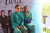 Di Sini Ada Sop Buntut dan Es Lurik BikinanUssy Sulistiawaty