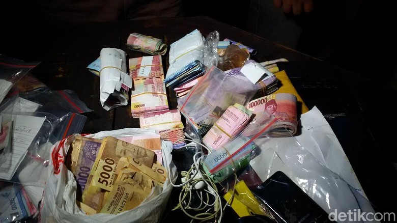 Sidak Lapas Sukamiskin, Kemenkum HAM Temukan Rp 102 Juta Sidak Lapas Sukamiskin, Kemenkum HAM Temukan Rp 102 Juta